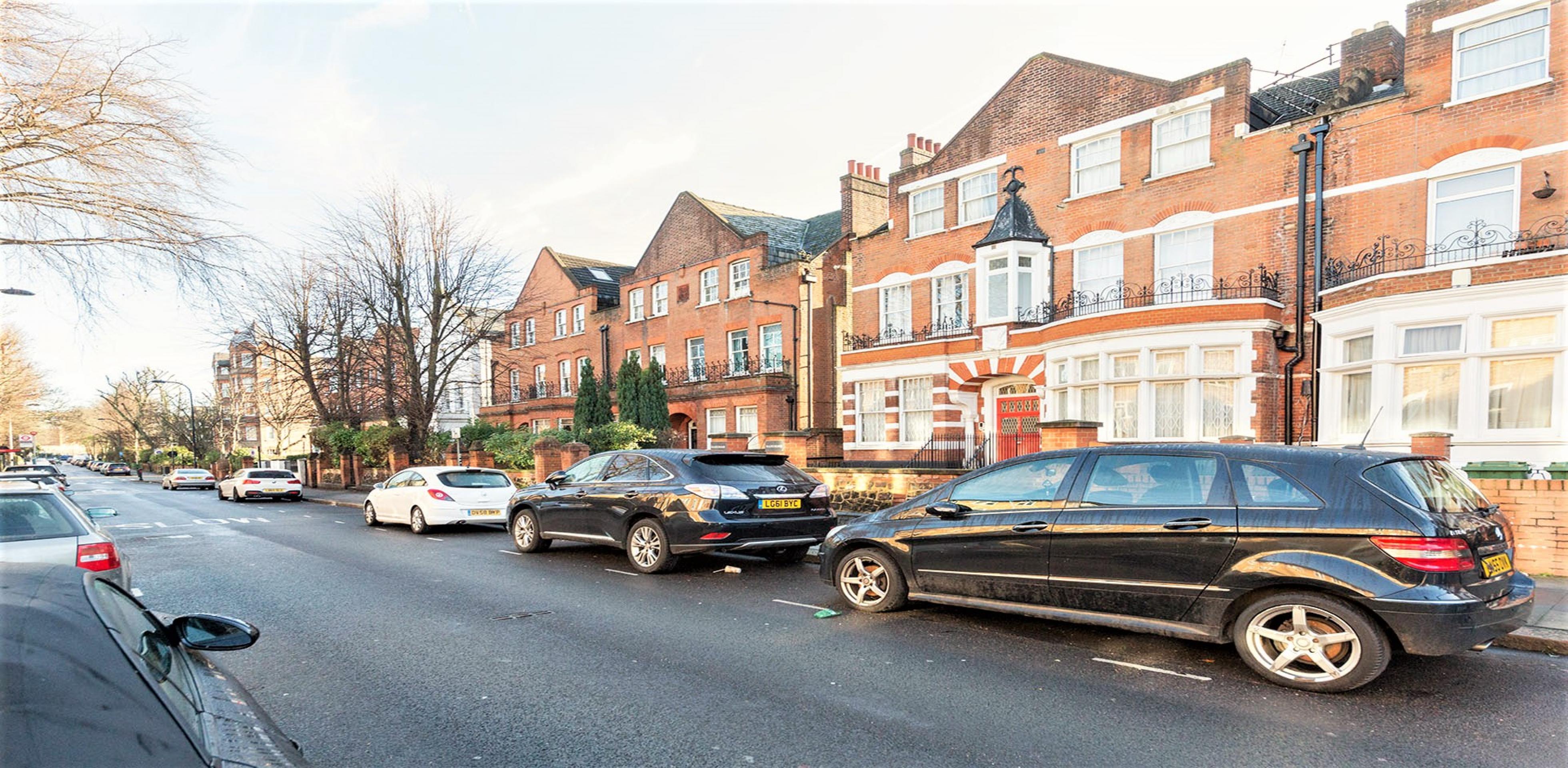 			1 Bedroom, 1 bath, 1 reception Flat			 Broadhurst Gardens, WEST HAMPSTEAD NW6
